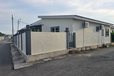 Taman Bakti YNS | Labu, Negeri Sembilan | Single Storey Corner Lot | Renovated with Extra Land. Move-In Ready!