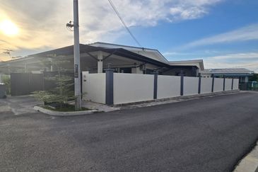 Taman Bakti YNS | Labu, Negeri Sembilan | Single Storey Corner Lot | Renovated with Extra Land. Move-In Ready!