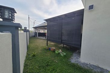 Taman Bakti YNS | Labu, Negeri Sembilan | Single Storey Corner Lot | Renovated with Extra Land. Move-In Ready!