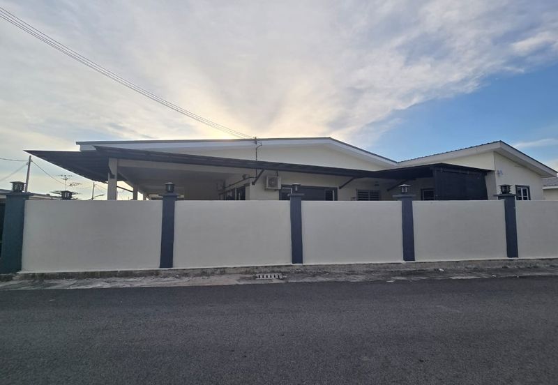 Taman Bakti YNS | Labu, Negeri Sembilan | Single Storey Corner Lot | Renovated with Extra Land. Move-In Ready!