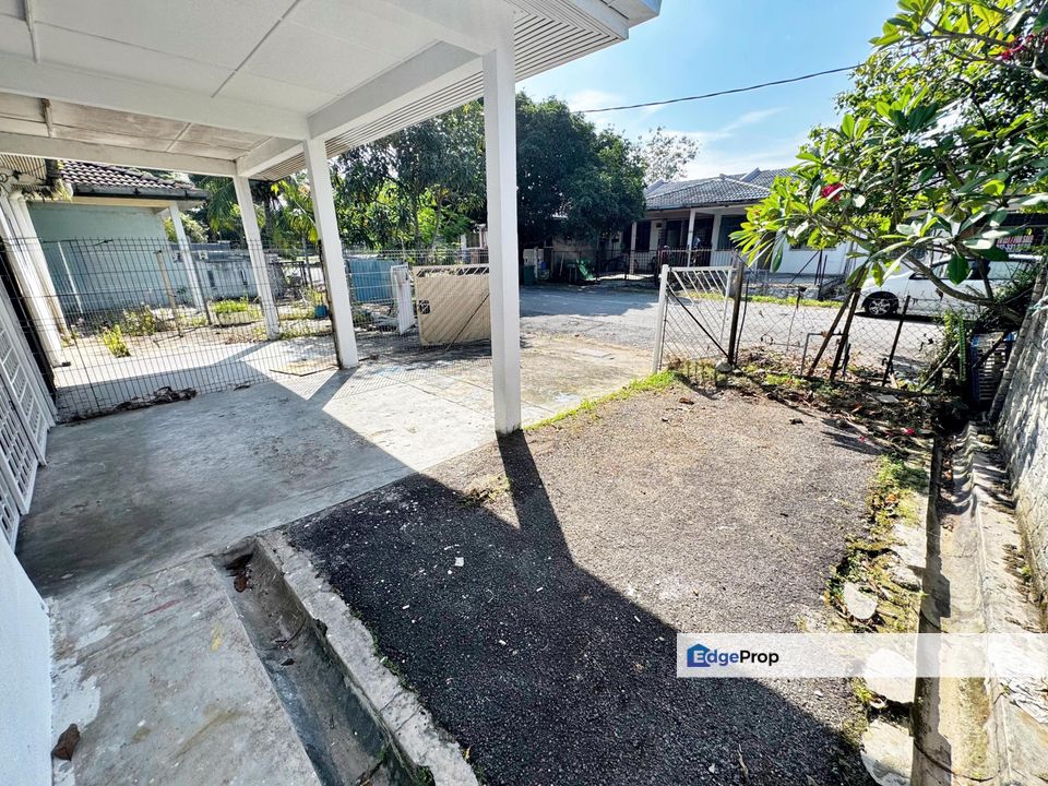 Taman Desaria | Nilai, Negeri Sembilan | Single Storey, Intermediate Lot | Freehold, Non-Bumi | Newly Repaint, Basic Unit, Negeri Sembilan, Nilai