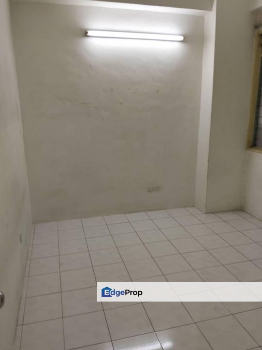 Apartment Desa Palma | Putra Nilai, Nilai | Freehold, Non-Bumi Lot | Blok E, 2nd Floor | Good For Own Stay or Rent Out!, Negeri Sembilan, Nilai