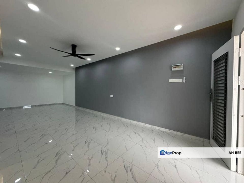 Taman Ungku Tun Aminah Single Storey Endlot , Johor, Skudai