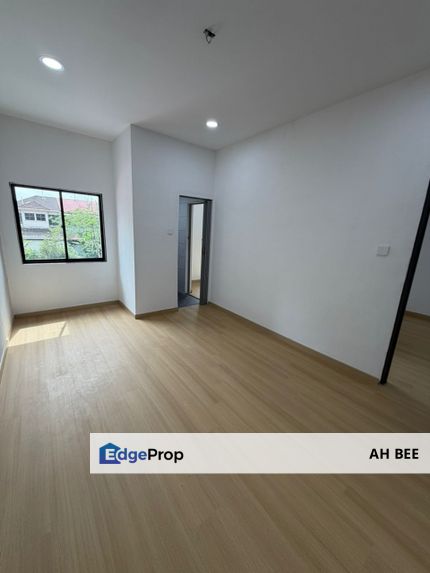 Taman Ungku Tun Aminah Single Storey Endlot , Johor, Skudai