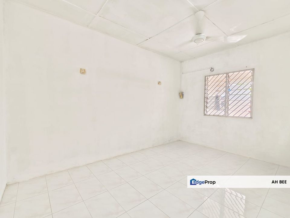 Taman University low cost 2 bed for sale, Johor, Skudai