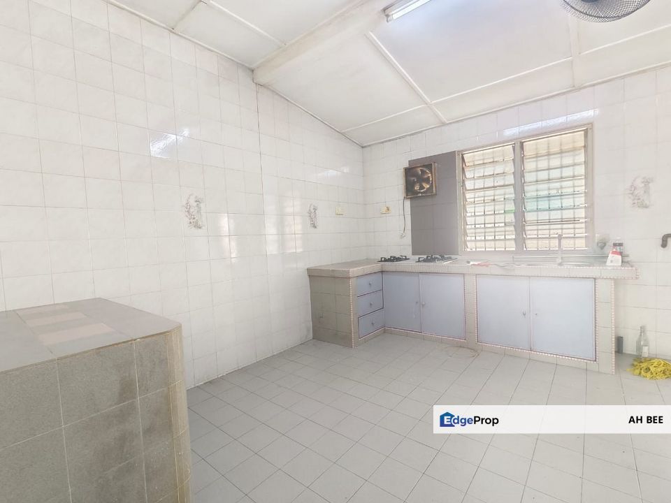 Taman University low cost 2 bed for sale, Johor, Skudai