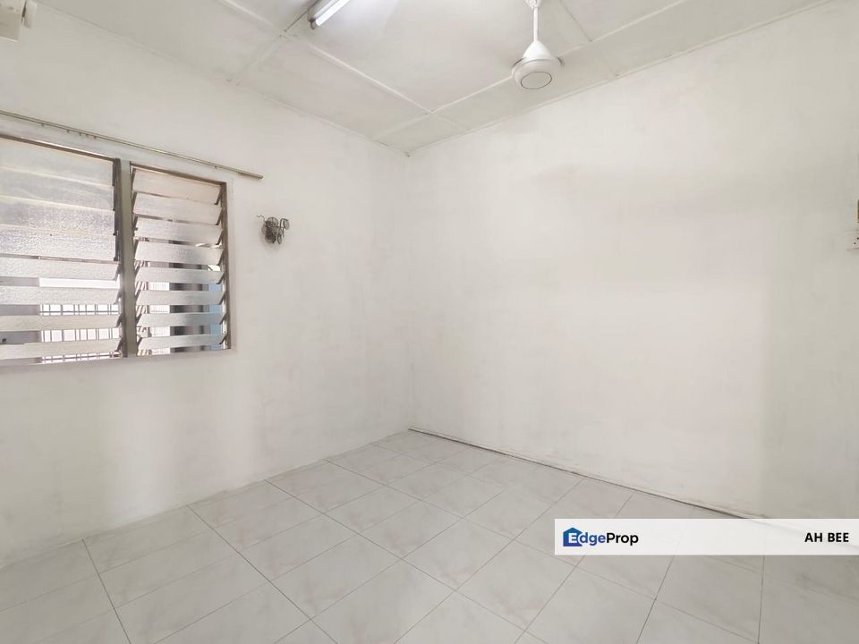 Taman University low cost 2 bed for sale, Johor, Skudai