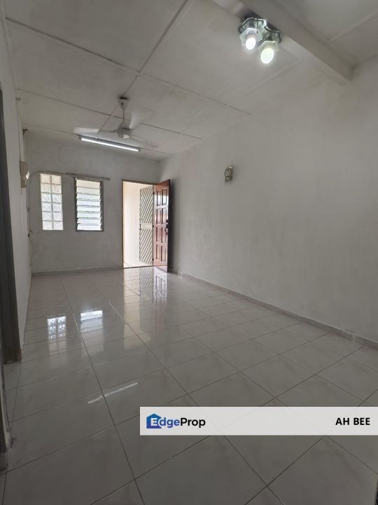 Taman University low cost 2 bed for sale, Johor, Skudai