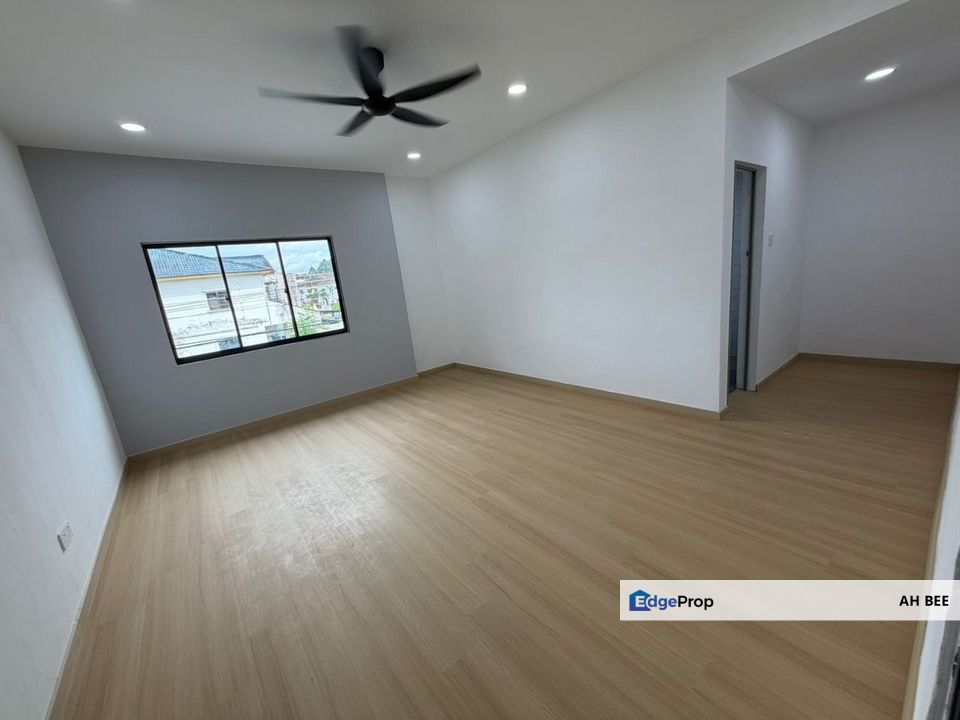 Taman Ungku Tun Aminah Skudai Single Storey End lot for sale, Johor, Skudai