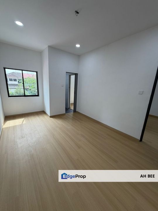 Taman Ungku Tun Aminah Skudai Single Storey End lot for sale, Johor, Skudai