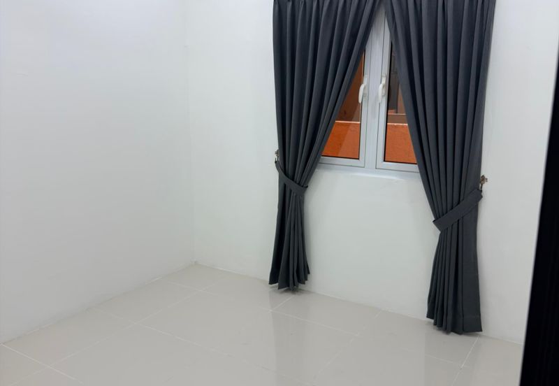 Near to CIQ 3 bedrooms flat for rent