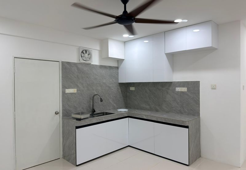 Near to CIQ 3 bedrooms flat for rent