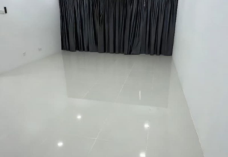 Near to CIQ 3 bedrooms flat for rent