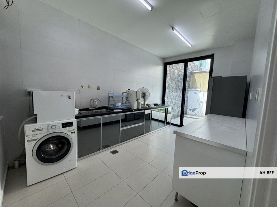 Taman Gaya Cluster double storey for rent, Johor, Ulu Tiram