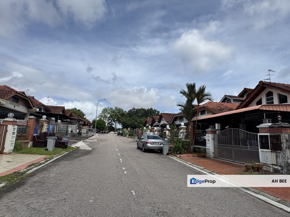 Bukit Impian 1.5 storey with 5 bedrooms for Sale, Johor, Skudai