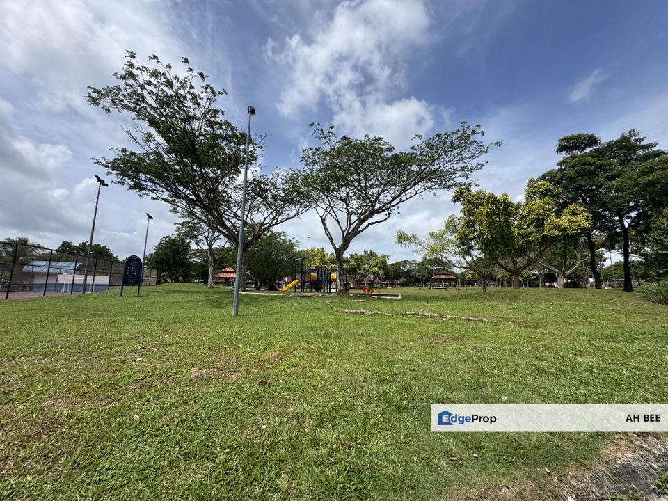 Bukit Impian 1.5 storey with 5 bedrooms for Sale, Johor, Skudai