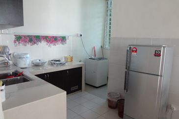 1 Borneo | Tower B Condo | Corner Lot | Windy Unit | High Floor