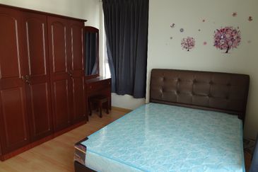 1 Borneo | Tower B Condo | Corner Lot | Windy Unit | High Floor