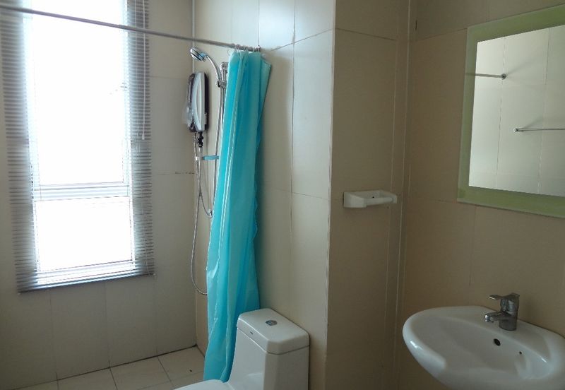 1 Borneo | Tower B Condo | Corner Lot | Windy Unit | High Floor