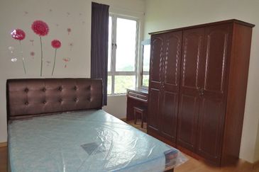 1 Borneo | Tower B Condo | Corner Lot | Windy Unit | High Floor