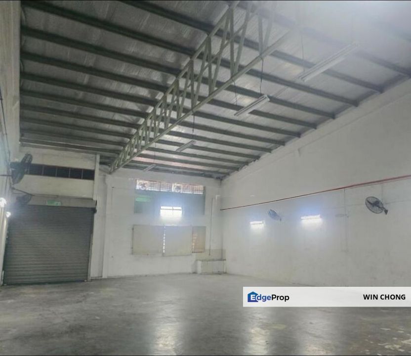 厂房出租 | 1.5 层 Terrace Factory  
📍 Taman Perindustrian Desa Cemerlang,, Johor, Ulu Tiram
