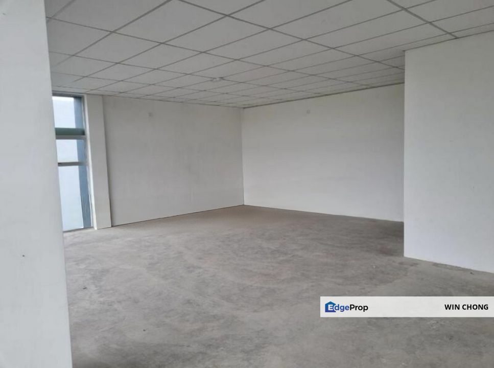 厂房出租 | 1.5 层 Terrace Factory  
📍 Taman Perindustrian Desa Cemerlang,, Johor, Ulu Tiram