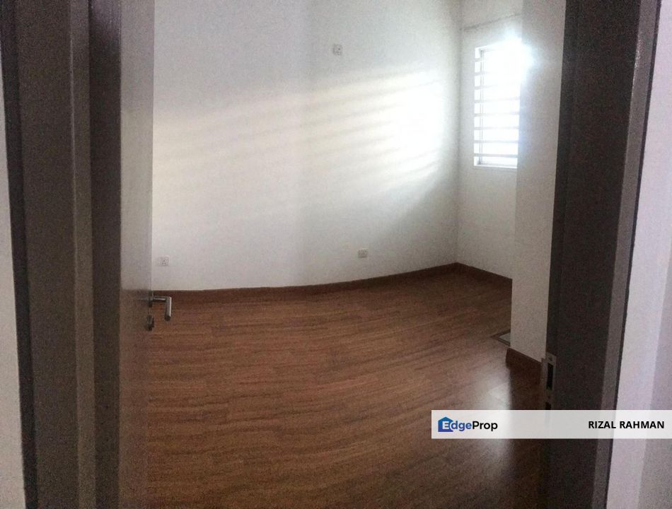 Double Storey Terrace, Laman Bakawali, Kota Seriemas, Nilai, Negeri Sembilan, Nilai