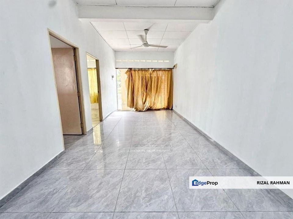 FACING PADANG & FULLY TILES Teres 1 Tingkat Bandar Mahkota Banting, Selangor, Banting