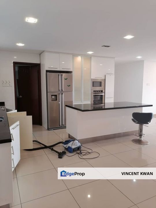 Molek Pine 2 / High Floor Unit / 3 Bedrooms , Johor, Johor Bahru