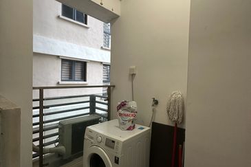 Baypoint @ Country Garden Danga Bay