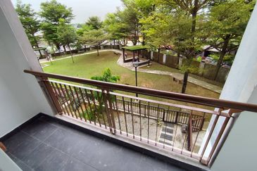 Eastbay Luxury Apartment