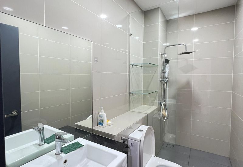 SKS Habitat Apartment, Larkin