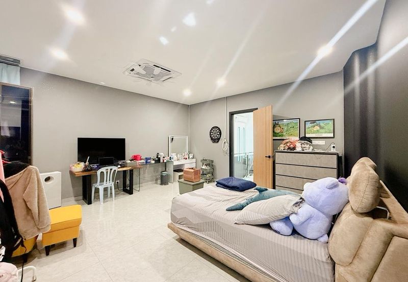 The WaterEdge Residences