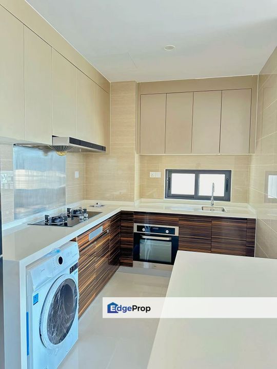 5 min walk to C.I.Q / Mall beneath / Cinema/ Facilities/ 1 Car Park, Johor, Johor Bahru