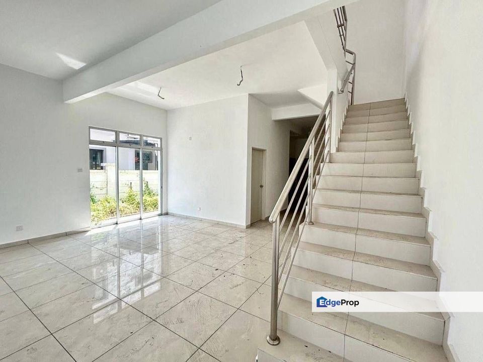 Taman Kempas Utama 2.5 Storey Cluster Beside Edl highway, Johor, Johor Bahru