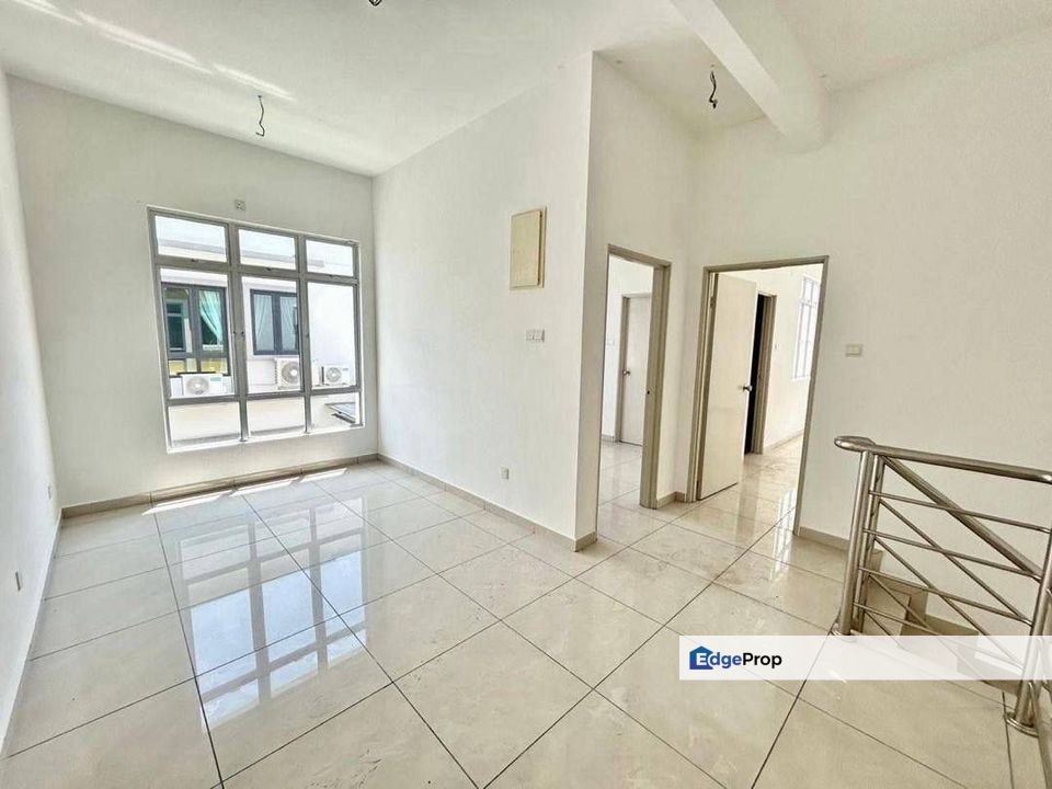 Taman Kempas Utama 2.5 Storey Cluster Beside Edl highway, Johor, Johor Bahru