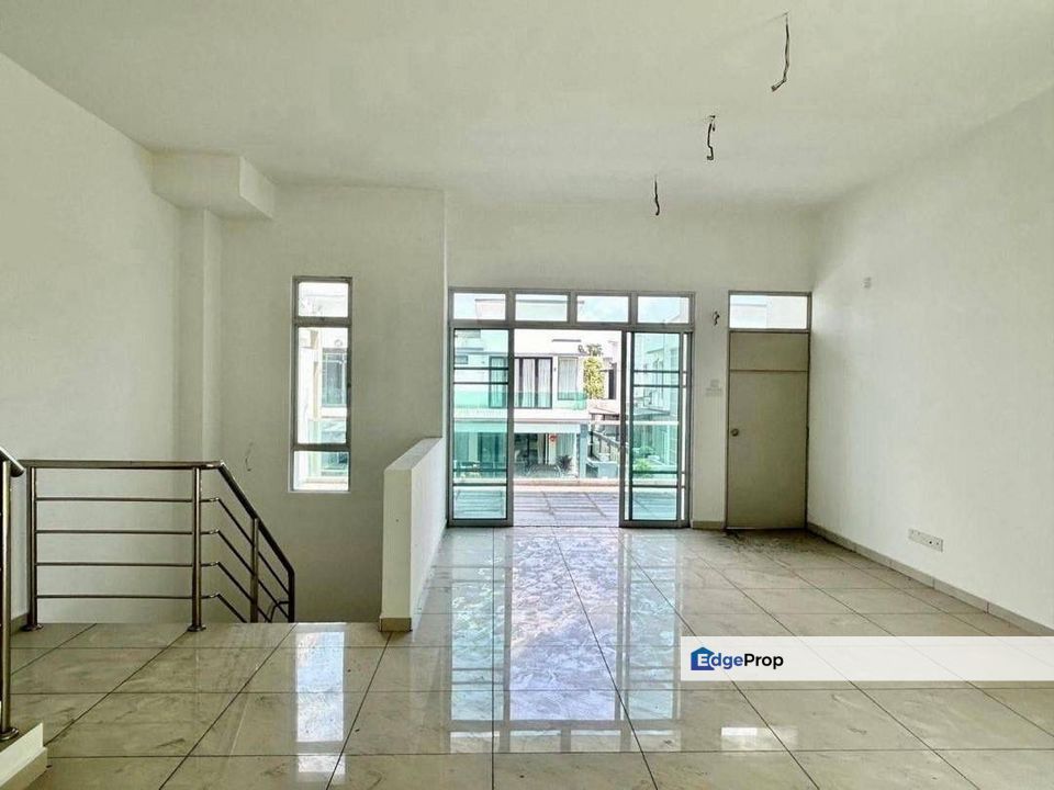 Taman Kempas Utama 2.5 Storey Cluster Beside Edl highway, Johor, Johor Bahru