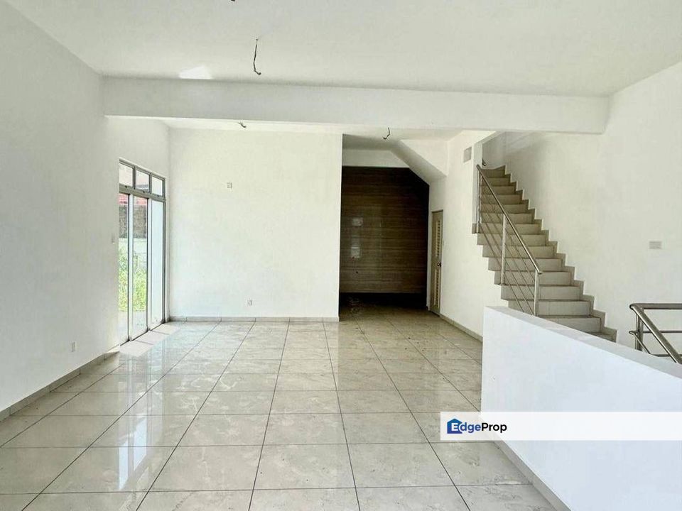 Taman Kempas Utama 2.5 Storey Cluster Beside Edl highway, Johor, Johor Bahru