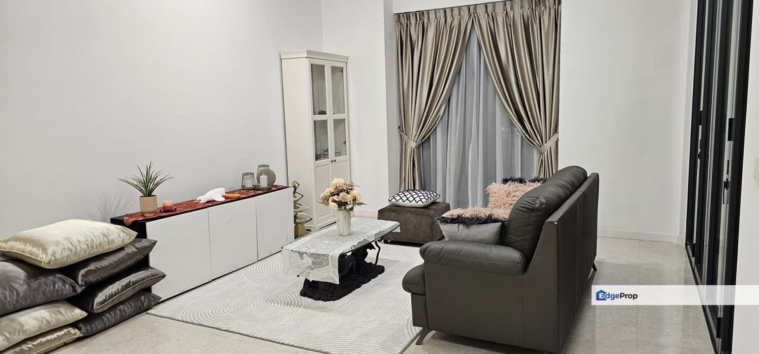 For Sale – Luxury Fully Renovated Condominium @ The Astaka, Bukit Senyum, 4 mins to JB CIQ, JB Town, Johor, Johor Bahru