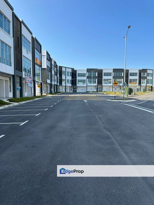 Gelang Patah / Pekan Nenas / Summit Commercial Hub / 3-Storey Shop Office, Johor, Pontian