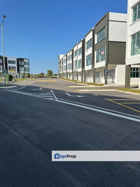 Gelang Patah / Pekan Nenas / Summit Commercial Hub / 3-Storey Shop Office, Johor, Pontian