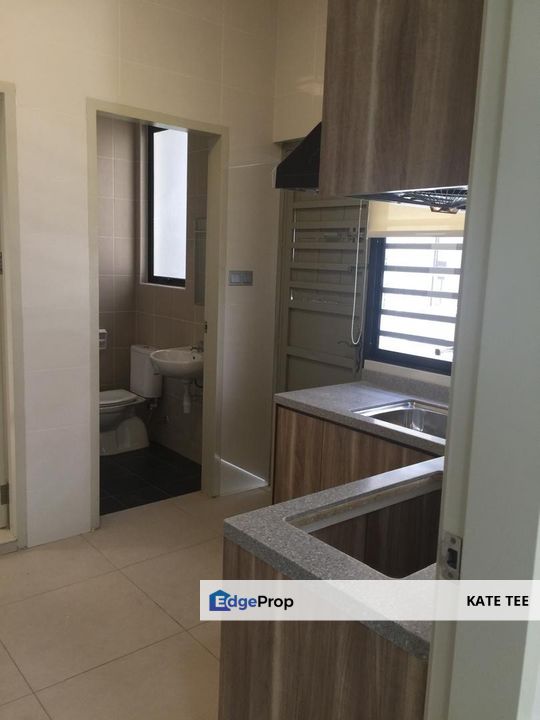 Horizon hills long driveway cluster house, Johor, 