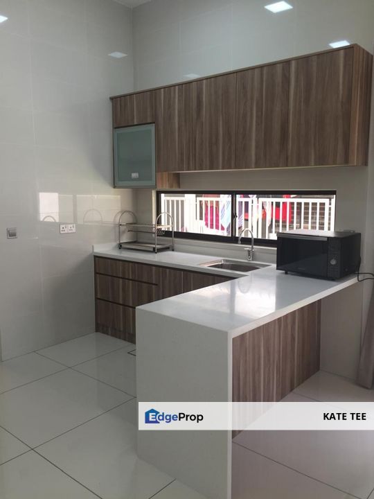 Horizon hills long driveway cluster house, Johor, 