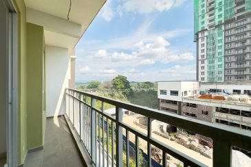 New Condition • Low Floor • 2 Parking Same Level — Vista Hijauan Kajang RM385K