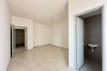 New Condition • Low Floor • 2 Parking Same Level — Vista Hijauan Kajang RM385K