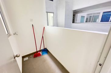 New Condition • Low Floor • 2 Parking Same Level — Vista Hijauan Kajang RM385K