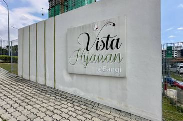 New Condition • Low Floor • 2 Parking Same Level — Vista Hijauan Kajang RM385K