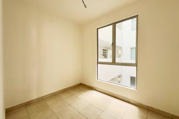 New Condition • Low Floor • 2 Parking Same Level — Vista Hijauan Kajang RM385K