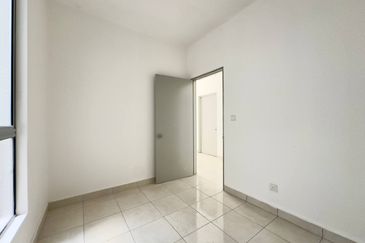 New Condition • Low Floor • 2 Parking Same Level — Vista Hijauan Kajang RM385K