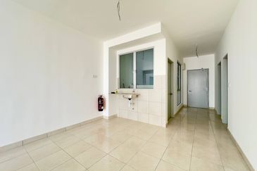 New Condition • Low Floor • 2 Parking Same Level — Vista Hijauan Kajang RM385K